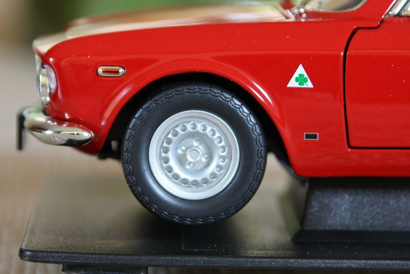 Illustration for article titled 1:18Â Alfa Romeo Sprint GTA Tuesday